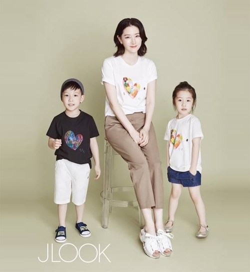 vo-chong-lee-young-ae-dua-hai-nhoc-ti-di-mua-sam-2