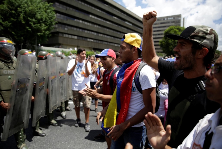 Bien nguoi bieu tinh dong nhu hoi o Venezuela hinh anh 7
