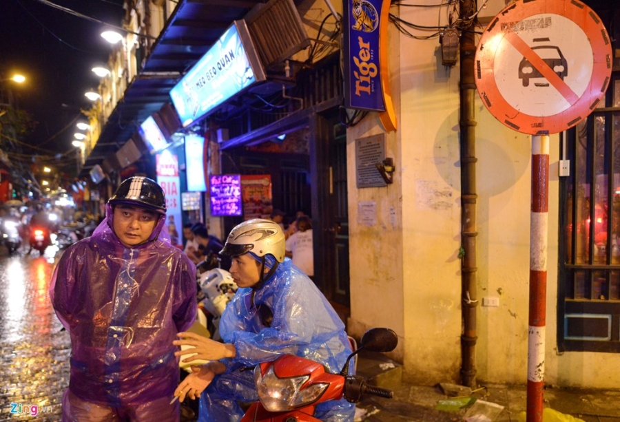 Ha Noi dem dau duoc 'quay' den 2h sang hinh anh 12
