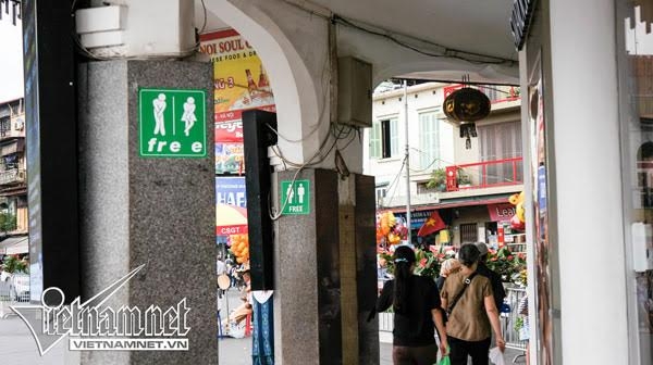 nhà vệ sinh, nhà vệ sinh thiếu nước, không được đi vệ sinh, nhà vệ sinh công cộng, phố đi bộ, khu vực đi bộ quanh hồ Gươm