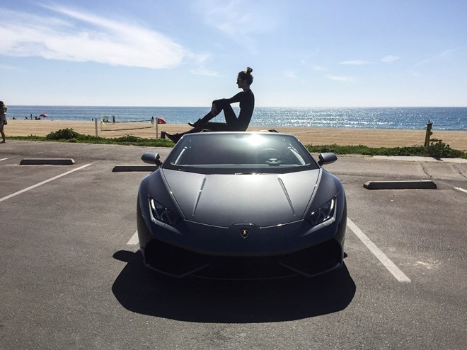 Lamborghini muon thay doi de quyen ru khach hang nu hinh anh 1