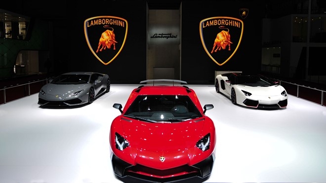 Lamborghini muon thay doi de quyen ru khach hang nu hinh anh 3