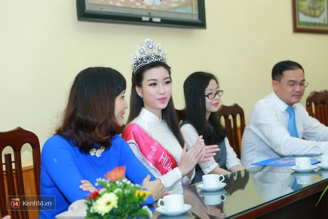 Hoa hậu Mỹ Linh xuất hiện rạng rỡ tham dự lễ khai giảng tại trường Việt Đức - Ảnh 7. Hoa hậu Mỹ Linh xuất hiện rạng rỡ tham dự lễ khai giảng tại trường Việt Đức - Ảnh 7.