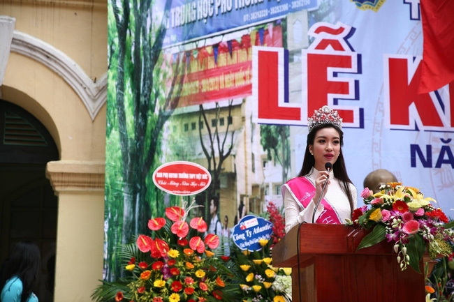 Hoa hậu Mỹ Linh xuất hiện rạng rỡ tham dự lễ khai giảng tại trường Việt Đức - Ảnh 26.