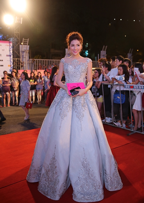 my-nhan-viet-mac-dep-nhat-tuan-4