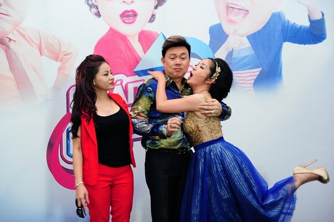 Chi Tai om Thuy Nga tinh cam trong su kien hinh anh 6