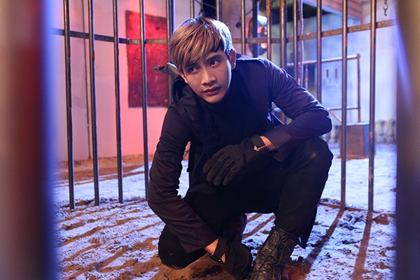 Bí ẩn song sinh là bộ phim điện ảnh đầu tay của nam ca sĩ Lưu Quang Anh. Anh đã dành thời gian suốt 2 tháng để luyện tập võ thuật và các kỹ năng cascadeur để chuẩn bị cho các pha hành động trong bộ phim.      Bộ phim điện ảnh Bí ẩn song sinh được Công ty TNHH MTV  m nhạc và điện ảnh Ngôi Sao Việt sản xuất và BHD phát hành. Dự kiến bộ phim sẽ ra rạp vào dịp lễ halloween năm nay.