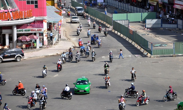 “Rốn” kẹt xe vắng vẻ lạ thường, người Sài Gòn 