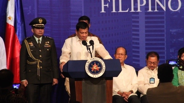 TT Philippines khang dinh khong noi Obama la 'do cho de' hinh anh 1