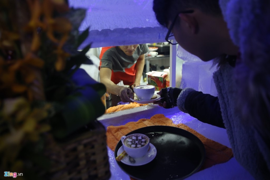 Gioi tre Sai Gon mac ao long uong ca phe trong quan -10 do C hinh anh 11