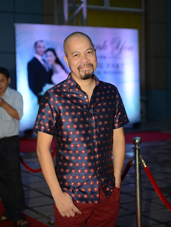 khanh-thi-mot-minh-den-mung-dam-cuoi-chi-anh-7