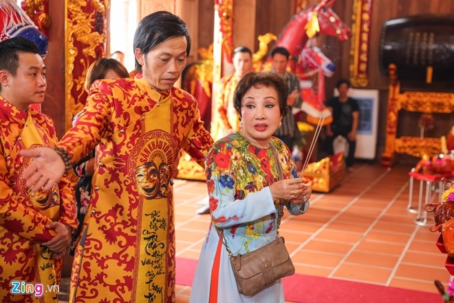 Bo me Hoai Linh ve Viet Nam du le gio To nganh san khau hinh anh 5