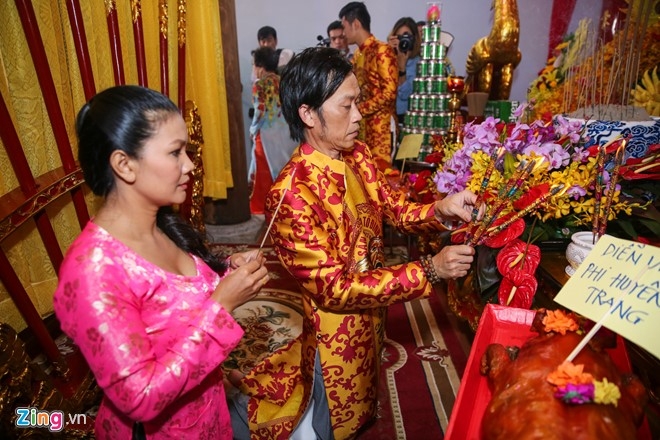 Bo me Hoai Linh ve Viet Nam du le gio To nganh san khau hinh anh 9