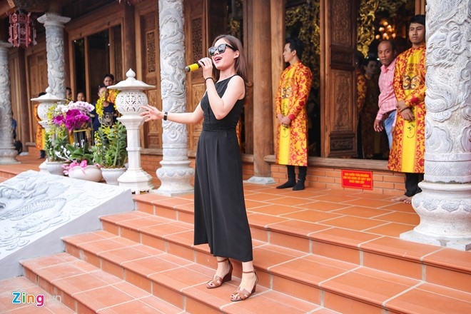 Bo me Hoai Linh ve Viet Nam du le gio To nganh san khau hinh anh 13