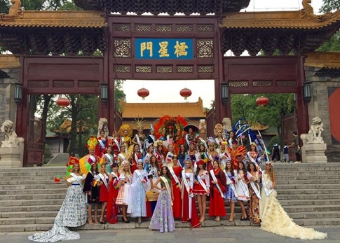 Lại Thanh Hương bức xúc khi chụp ảnh trang phục dân tộc tại Miss All Nation - ảnh 2