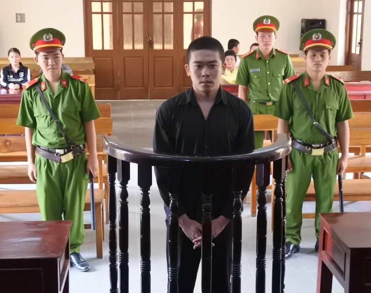Bị cáo Võ Hoàng Nhân trước vành móng ngựa.