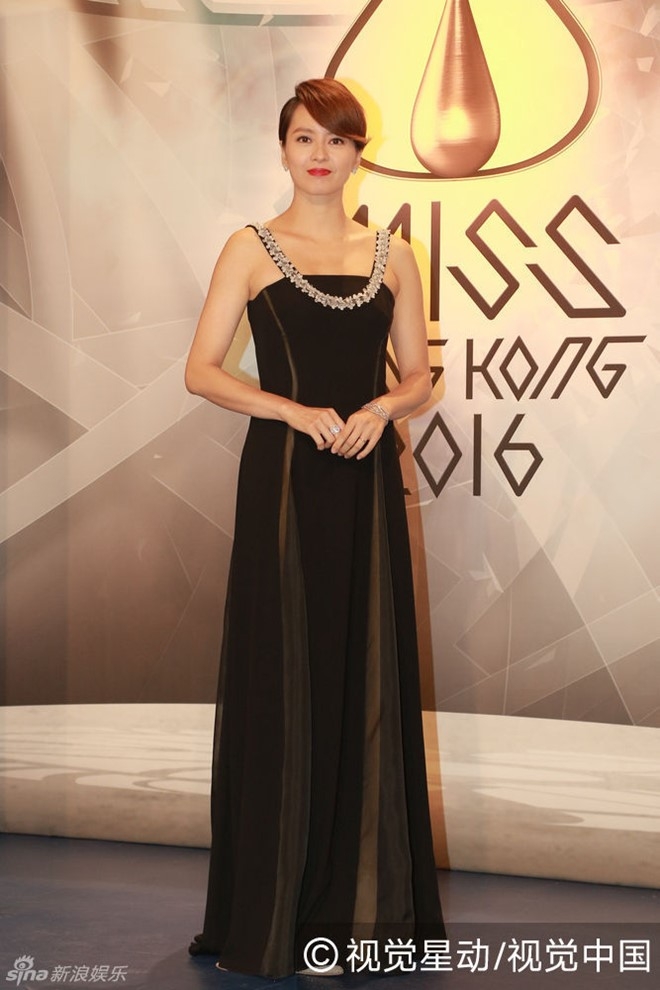 Tan hoa hau Hong Kong bi che ngoai hinh chua xung tam hinh anh 13