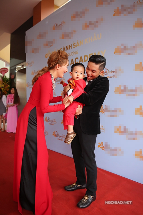 phan-hien-vua-be-con-vua-om-eo-khanh-thi-7