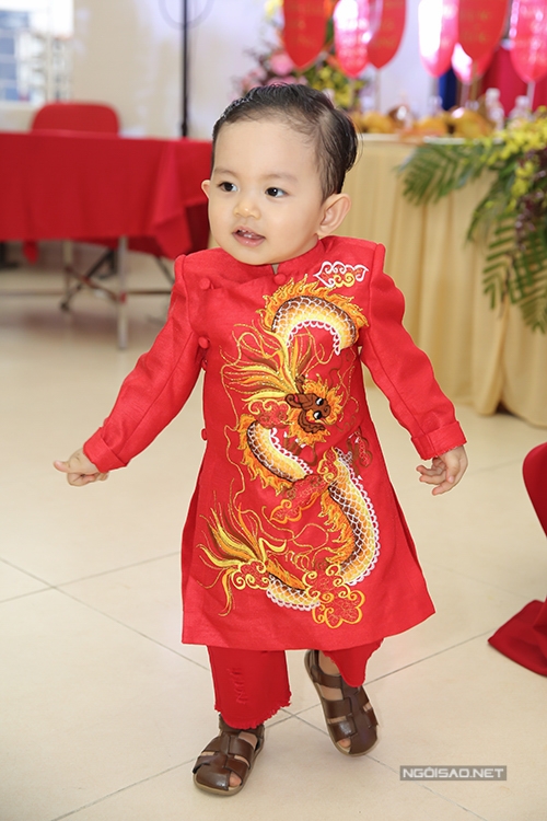 phan-hien-vua-be-con-vua-om-eo-khanh-thi-9