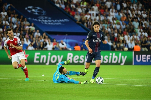 cavani vo duyen kho hieu, psg roi diem truoc arsenal hinh 0