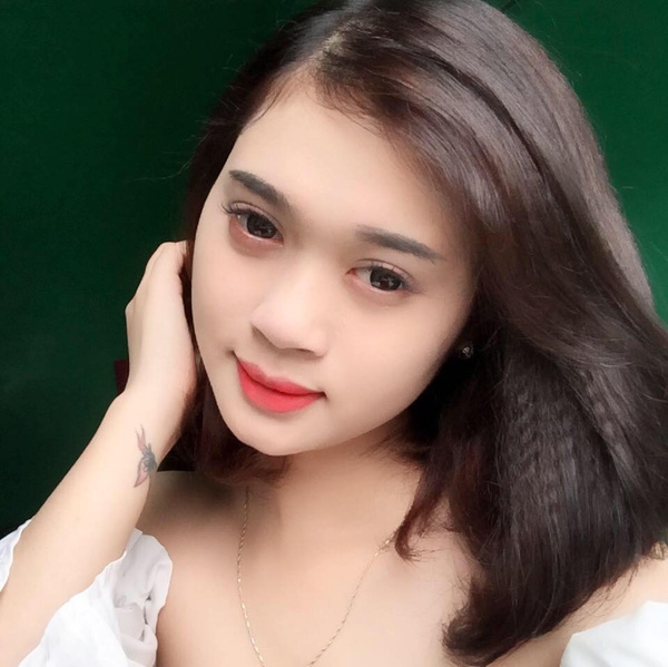 cô gái trẻ thẩm mỹ má lúm bị hỏng