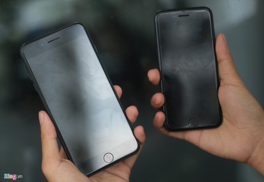 Bo doi iPhone 7 Jet Black tai Viet Nam hinh anh 3