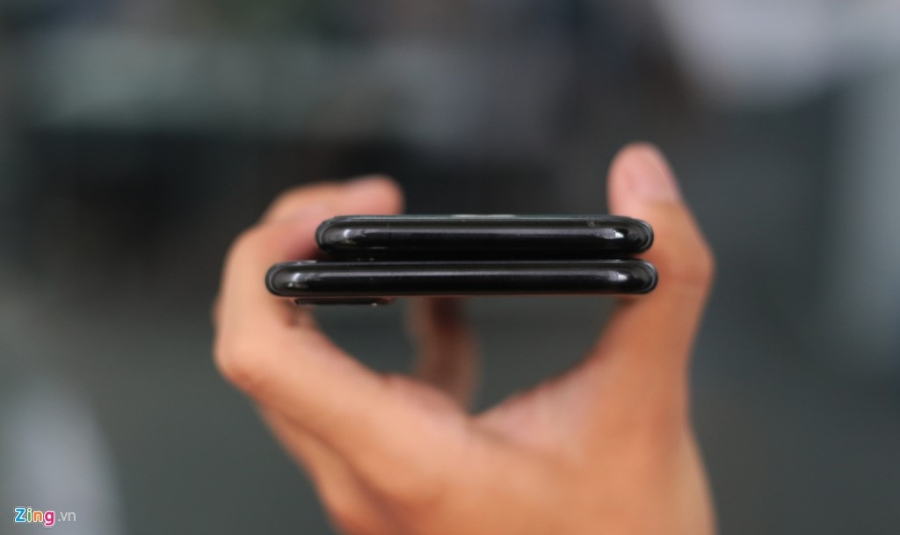 Bo doi iPhone 7 Jet Black tai Viet Nam hinh anh 6