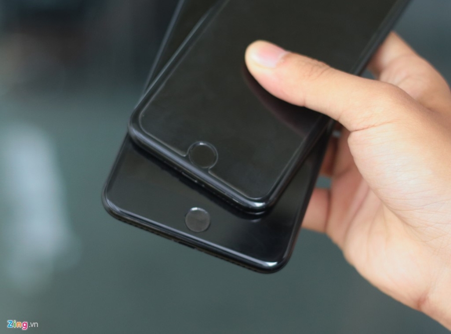 Bo doi iPhone 7 Jet Black tai Viet Nam hinh anh 8