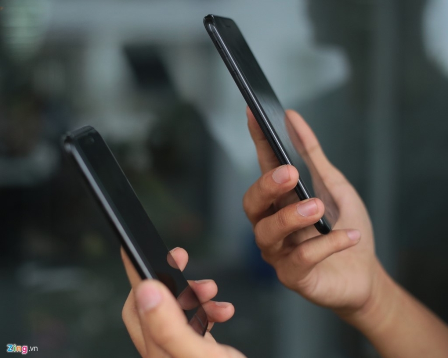 Bo doi iPhone 7 Jet Black tai Viet Nam hinh anh 11