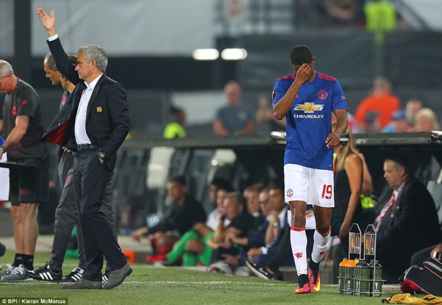 MU that bai 0-1 ngay tran ra quan o Europa League hinh anh 4