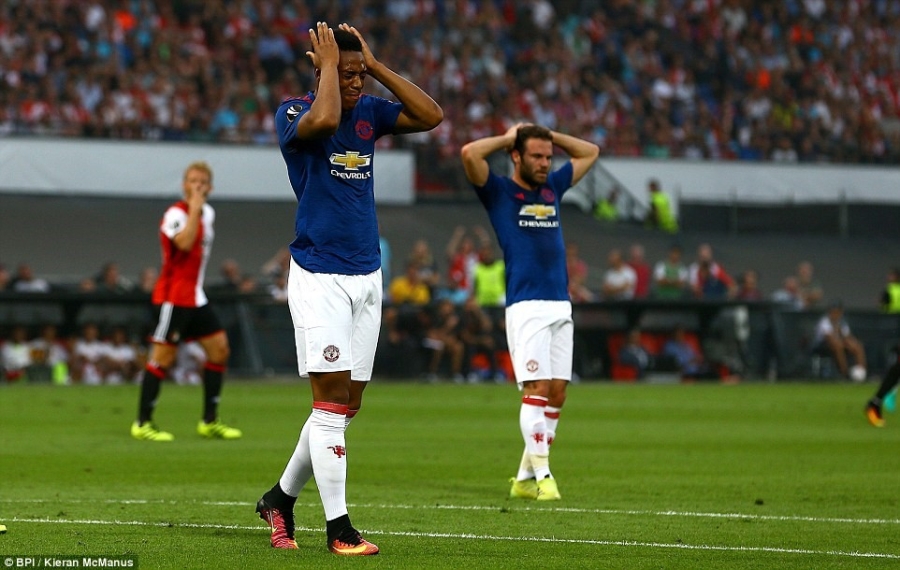 MU that bai 0-1 ngay tran ra quan o Europa League hinh anh 9
