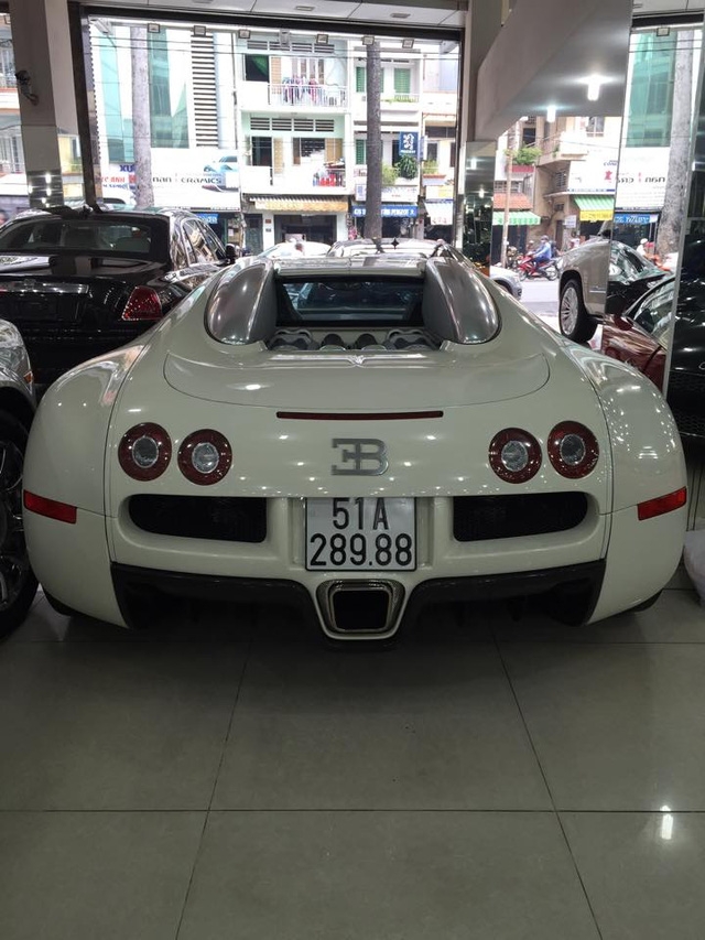  Đây là chiếc Bugatti Veyron duy nhất tại Việt Nam tính đến thời điểm này. 