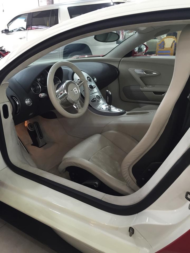  Nội thất của chiếc Bugatti Veyron độc nhất Việt Nam có màu kem. 