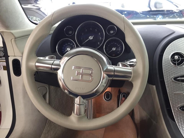  ... và vô lăng của Bugatti Veyron độc nhất Việt Nam. 