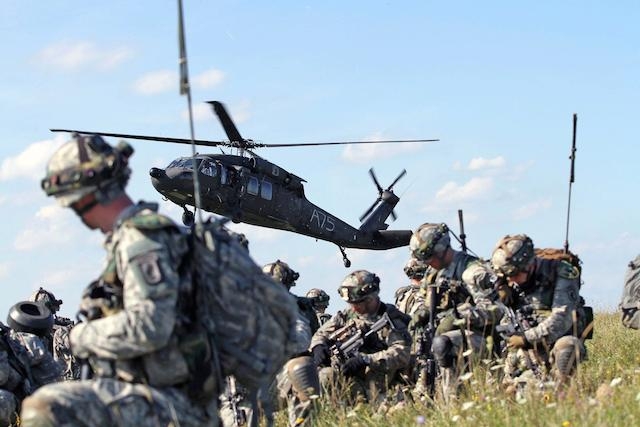 nato dua them 4.000 quan den kiem che suc manh quan doi cua putin hinh anh 1