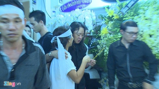 Nhat Hao khoc nuc no khi dung truoc linh cuu Minh Thuan hinh anh 2