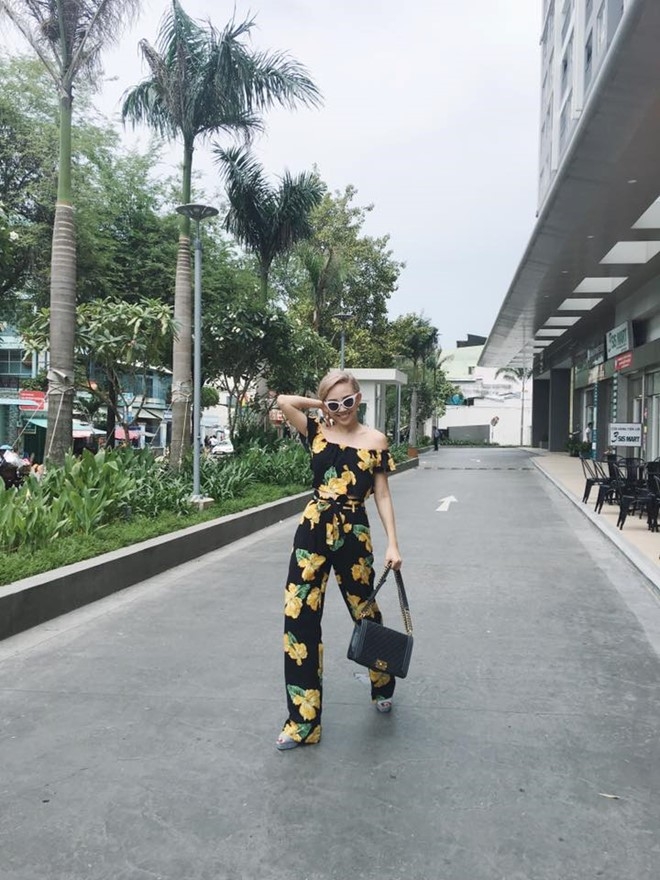 Toc Tien xinh tuoi voi trang phuc hoa tiet hoa hinh anh 2