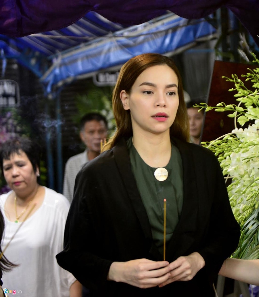 Nghe si Viet tiep tuc den vieng Minh Thuan toi 19/9 hinh anh 2