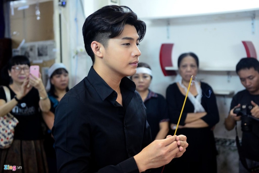 Nghe si Viet tiep tuc den vieng Minh Thuan toi 19/9 hinh anh 8