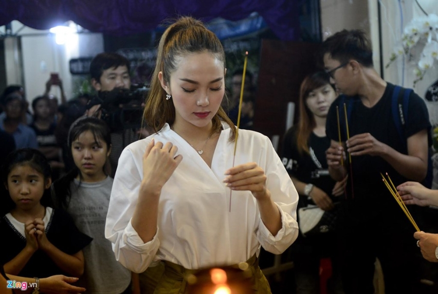 Nghe si Viet tiep tuc den vieng Minh Thuan toi 19/9 hinh anh 18
