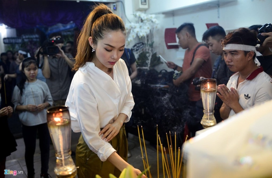 Nghe si Viet tiep tuc den vieng Minh Thuan toi 19/9 hinh anh 19