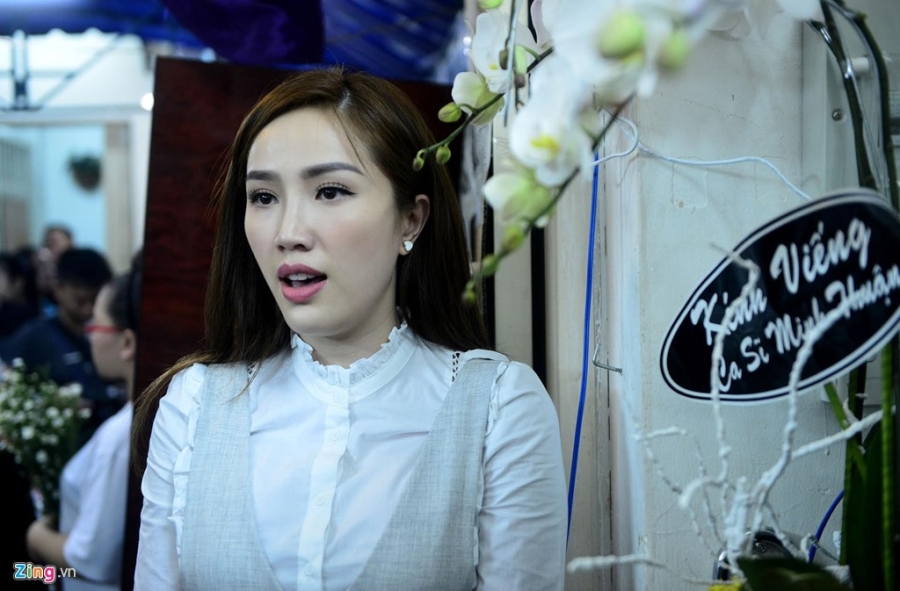 Nghe si Viet tiep tuc den vieng Minh Thuan toi 19/9 hinh anh 22