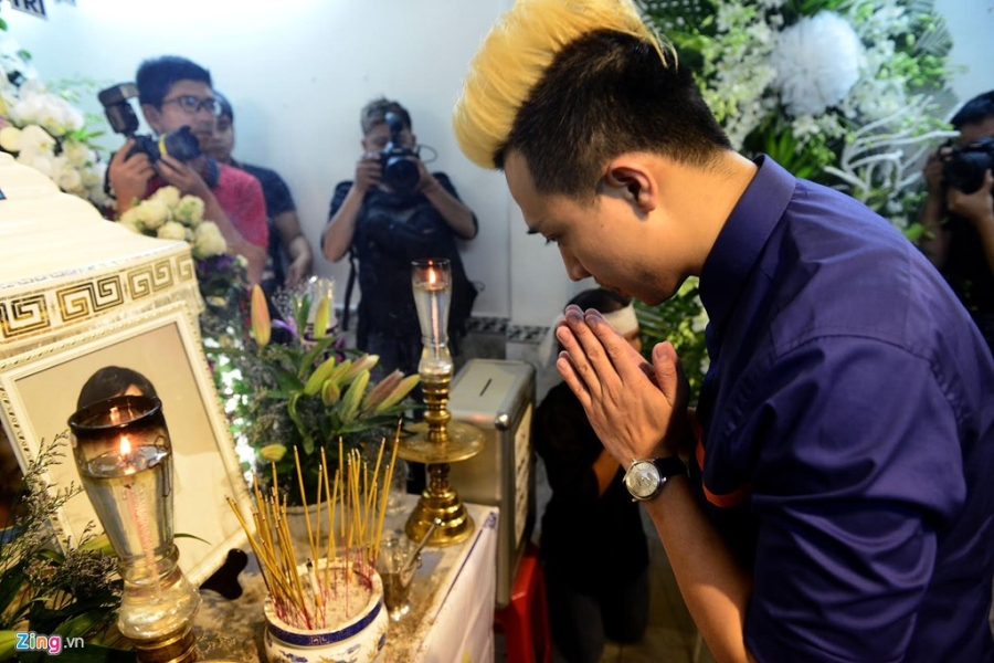 Nghe si Viet tiep tuc den vieng Minh Thuan toi 19/9 hinh anh 28