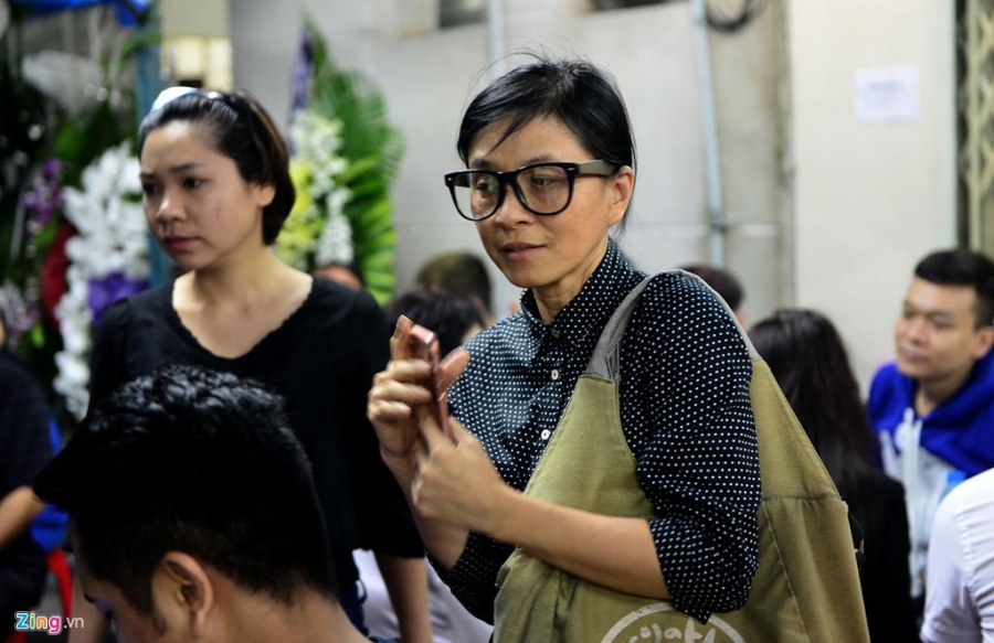 'Co gai xau xi' Ngoc Hiep den tien biet Minh Thuan luc khuya hinh anh 1