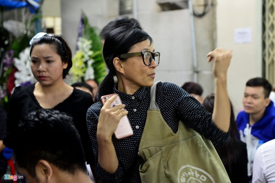 'Co gai xau xi' Ngoc Hiep den tien biet Minh Thuan luc khuya hinh anh 2