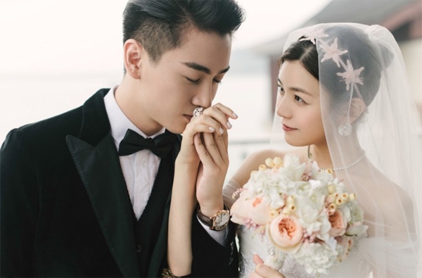nhung-cap-cuoi-chay-bau-hot-nhat-lang-sao-hoa-ngu-1