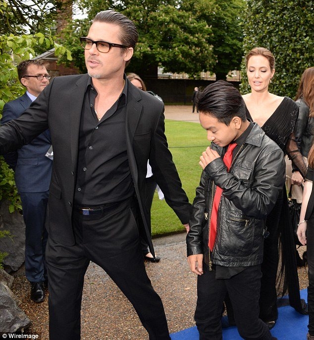 Brad Pitt bị FBI điều tra tội chửi rủa con cái 