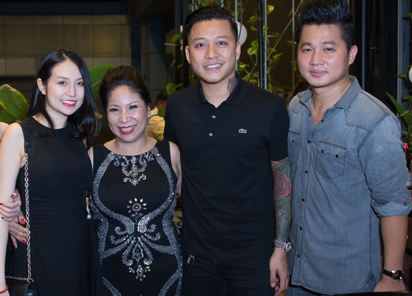 tuan-hung-tinh-cam-dua-vo-bau-di-sinh-nhat-lam-vu-2