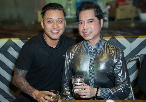 tuan-hung-tinh-cam-dua-vo-bau-di-sinh-nhat-lam-vu-3