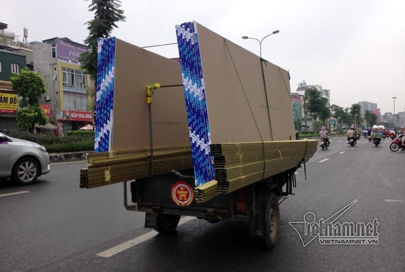 xe chở cồng kềnh, xe chờ tôn, xe thần chết, hung thần đường phố, tai nạn thương tâm, bé trai bị tôn cứa cổ